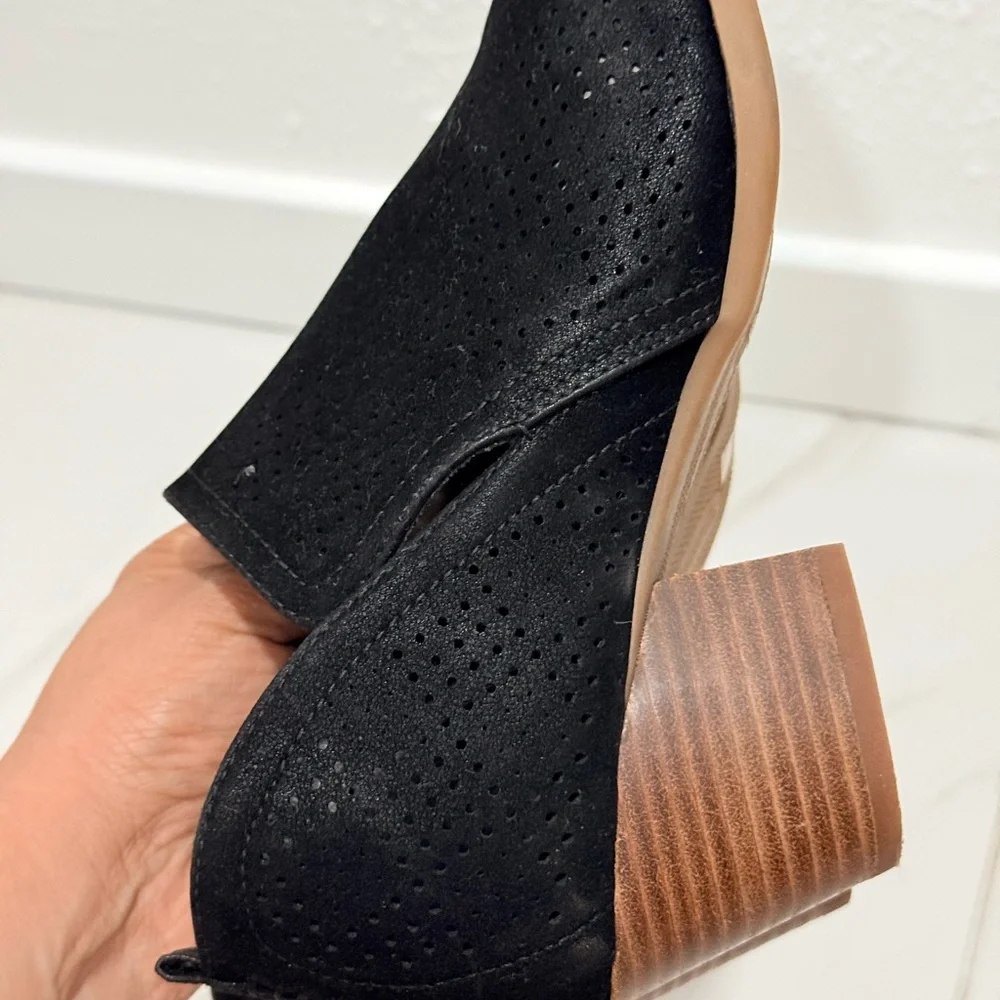 BareTraps Black Perforated Leather Ankle Booties‎ with Wood Heel 9M
